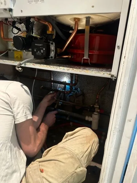 Intervention à l'intérieur d'une pompe à chaleur
